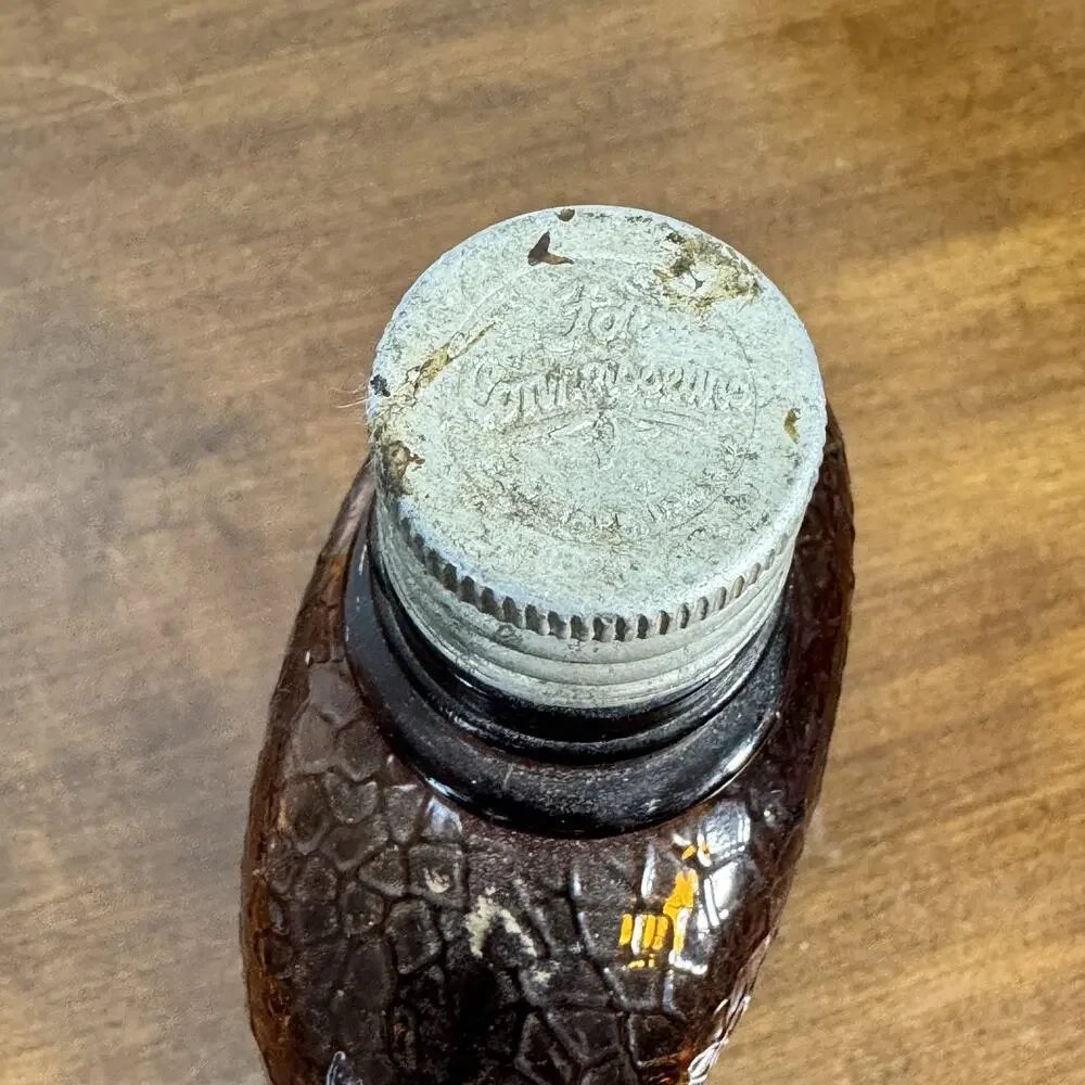 Vintage Old Cabin Still De Luxe Whiskey Amber Glass Bottle Canada Distillery